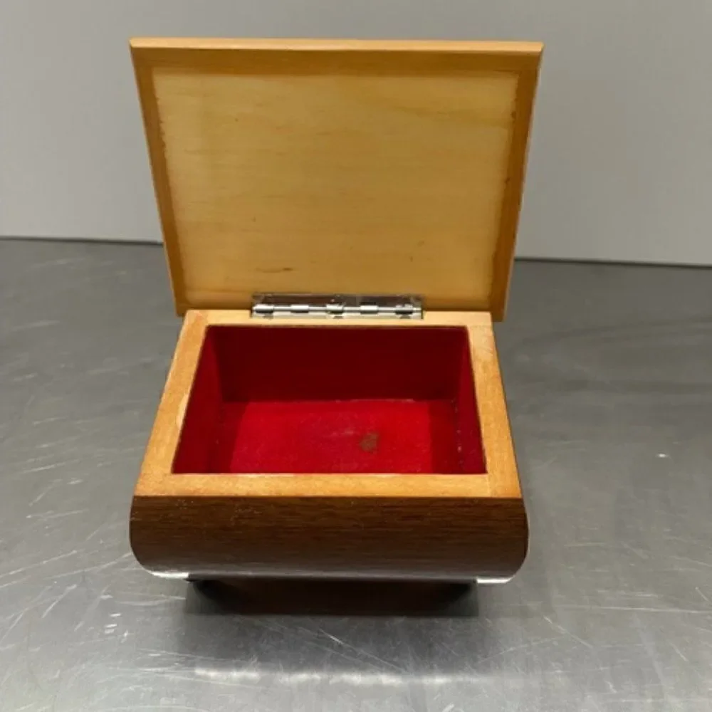 Wooden lacquered Trinket Jewelry Box Footed 4